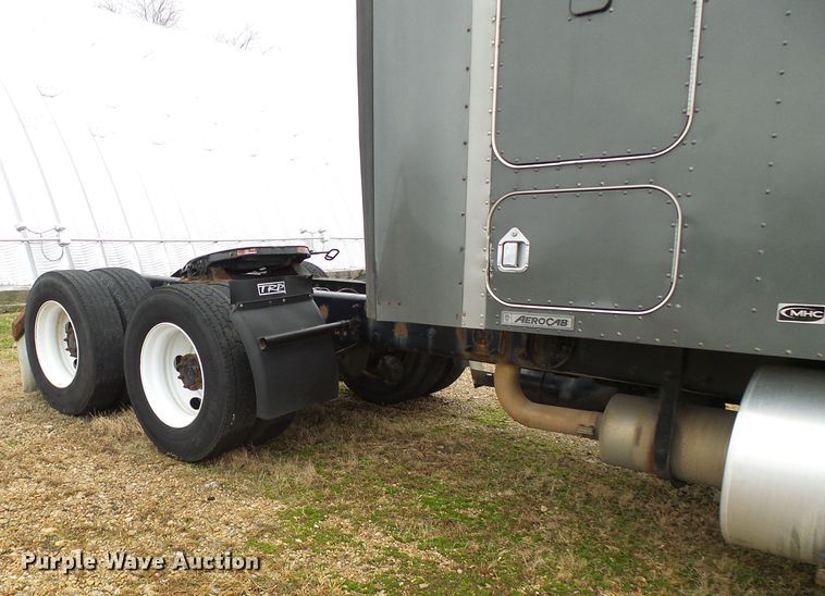 image for item DG5519 2007 Kenworth T600 semi truck