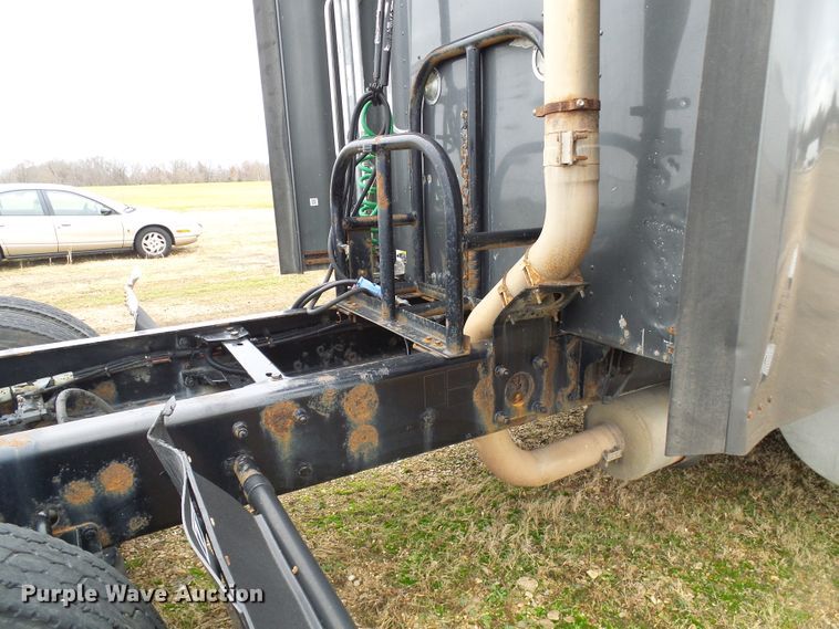 image for item DG5519 2007 Kenworth T600 semi truck