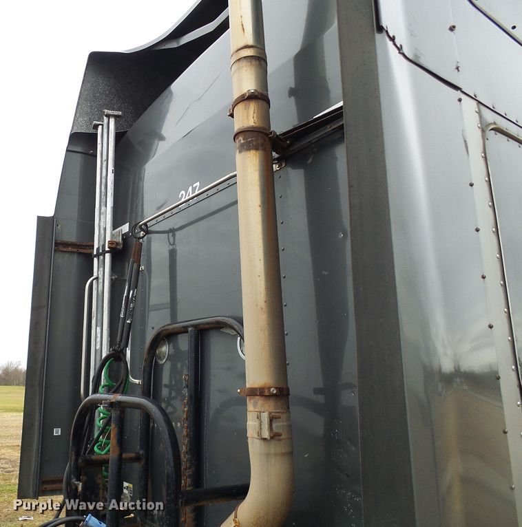 image for item DG5519 2007 Kenworth T600 semi truck