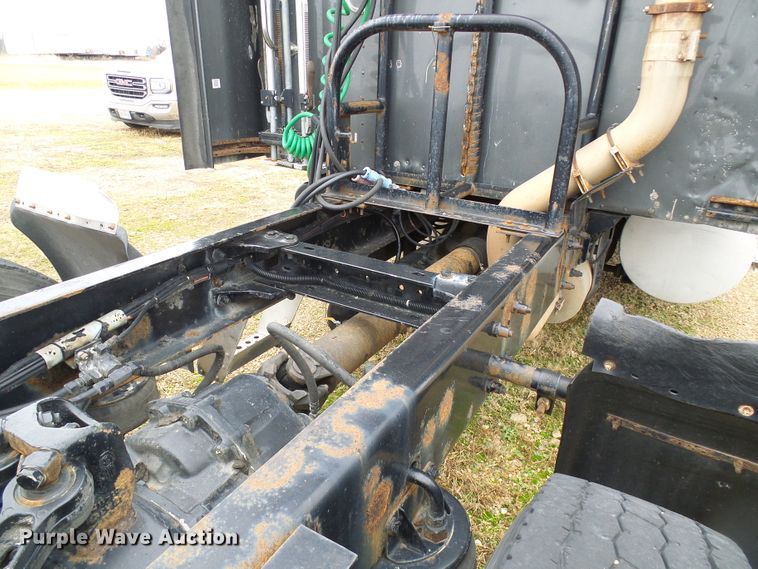 image for item DG5519 2007 Kenworth T600 semi truck