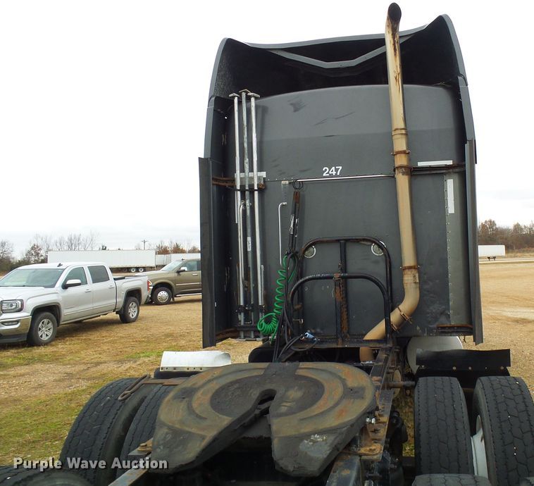 image for item DG5519 2007 Kenworth T600 semi truck