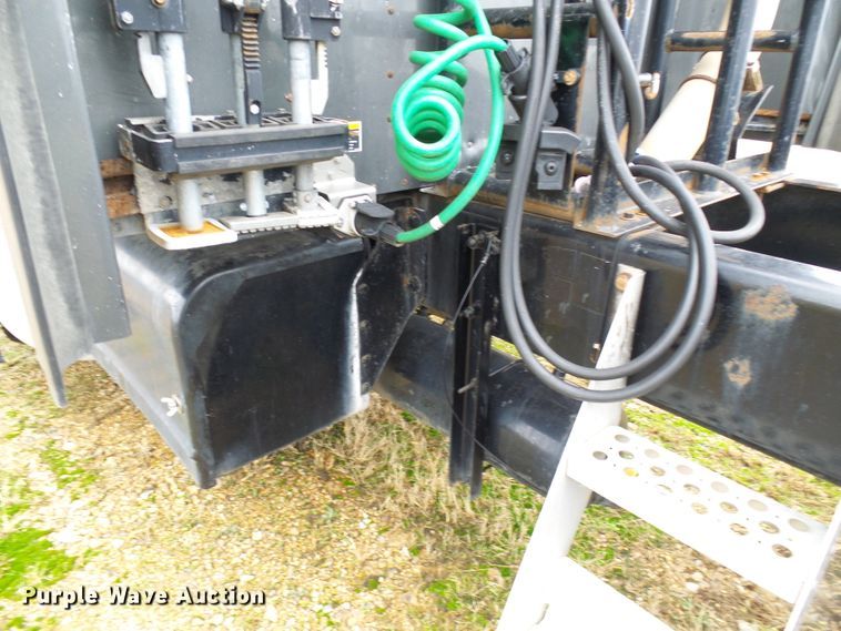 image for item DG5519 2007 Kenworth T600 semi truck