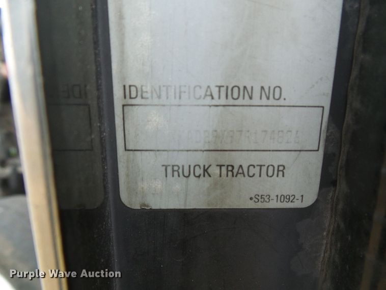 image for item DG5519 2007 Kenworth T600 semi truck