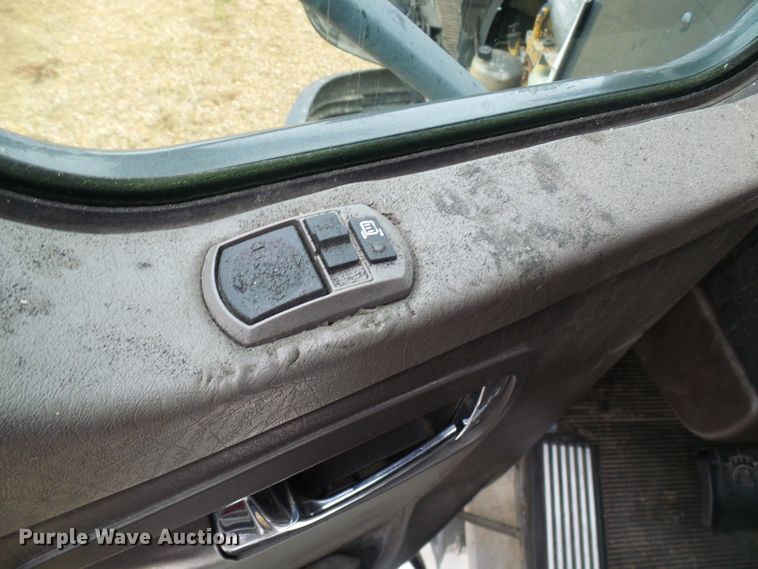 image for item DG5519 2007 Kenworth T600 semi truck