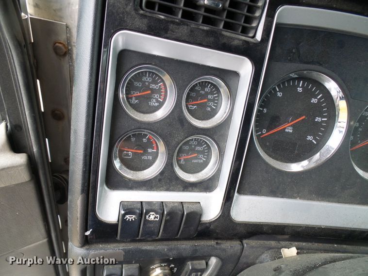 image for item DG5519 2007 Kenworth T600 semi truck