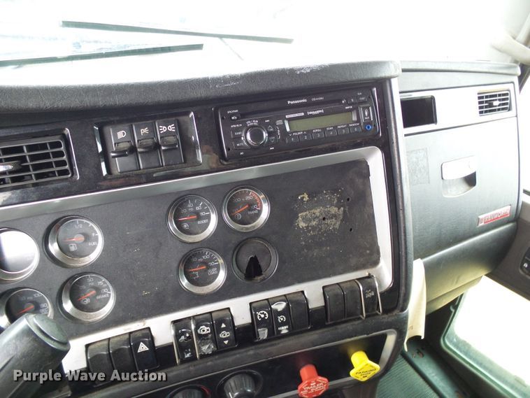 image for item DG5519 2007 Kenworth T600 semi truck