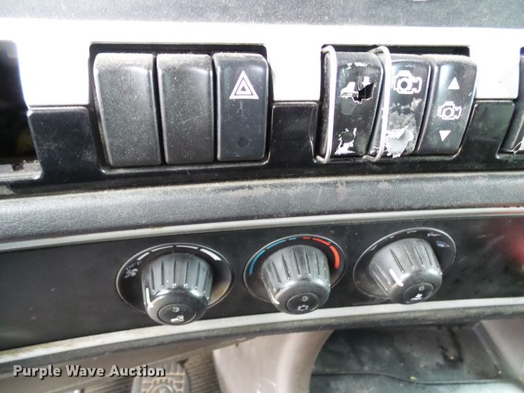 image for item DG5519 2007 Kenworth T600 semi truck