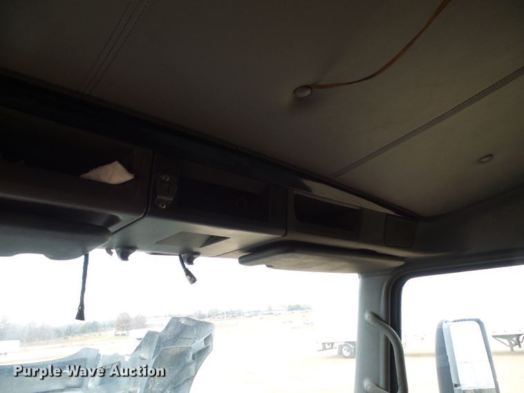 image for item DG5519 2007 Kenworth T600 semi truck