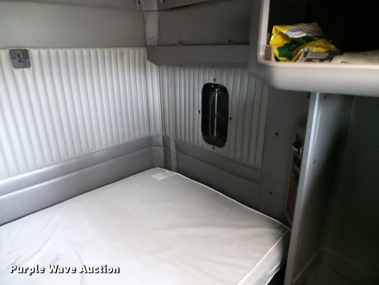 image for item DG5519 2007 Kenworth T600 semi truck