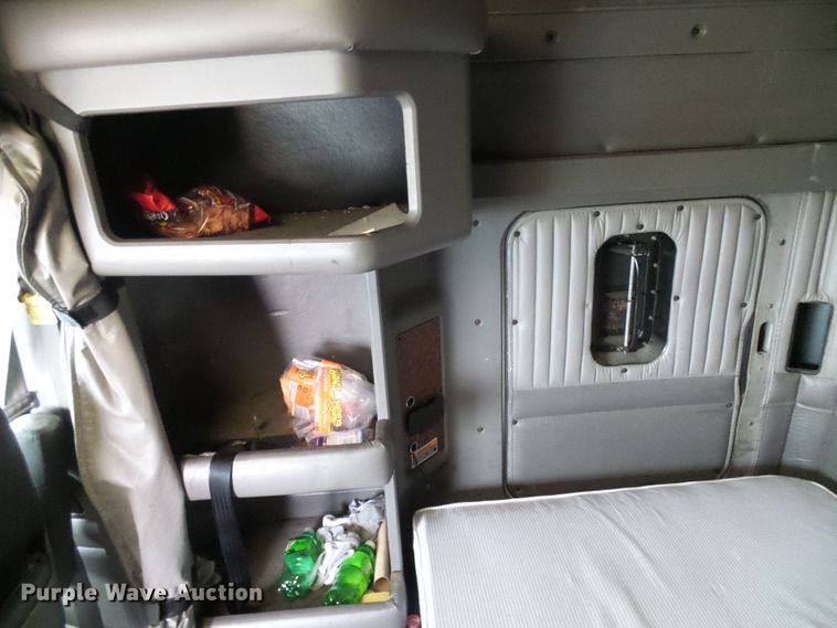 image for item DG5519 2007 Kenworth T600 semi truck