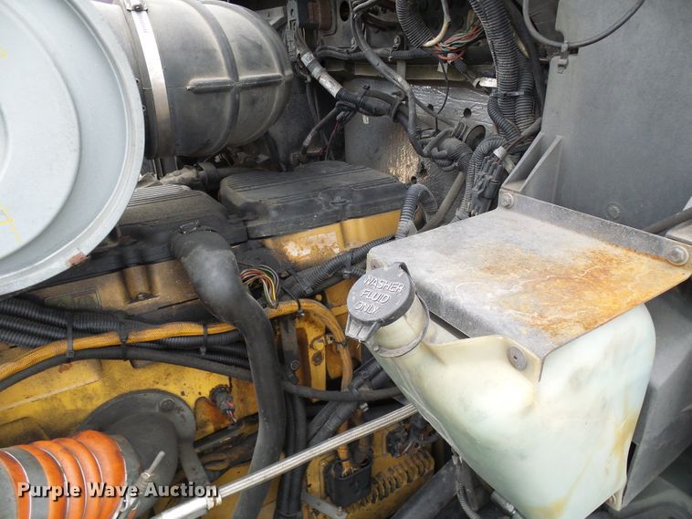 image for item DG5519 2007 Kenworth T600 semi truck