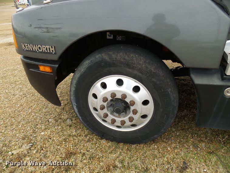 image for item DG5519 2007 Kenworth T600 semi truck