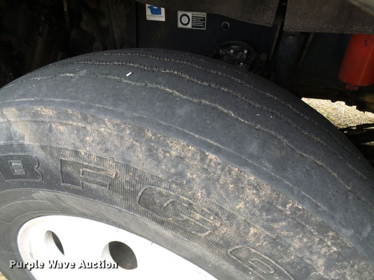 image for item DG5519 2007 Kenworth T600 semi truck