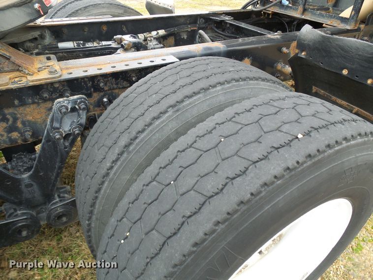 image for item DG5519 2007 Kenworth T600 semi truck