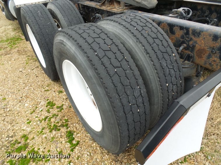 image for item DG5519 2007 Kenworth T600 semi truck