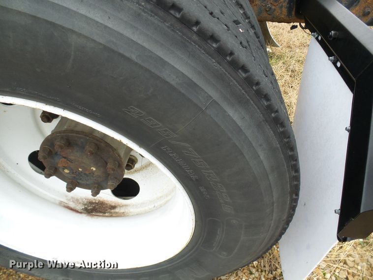 image for item DG5519 2007 Kenworth T600 semi truck