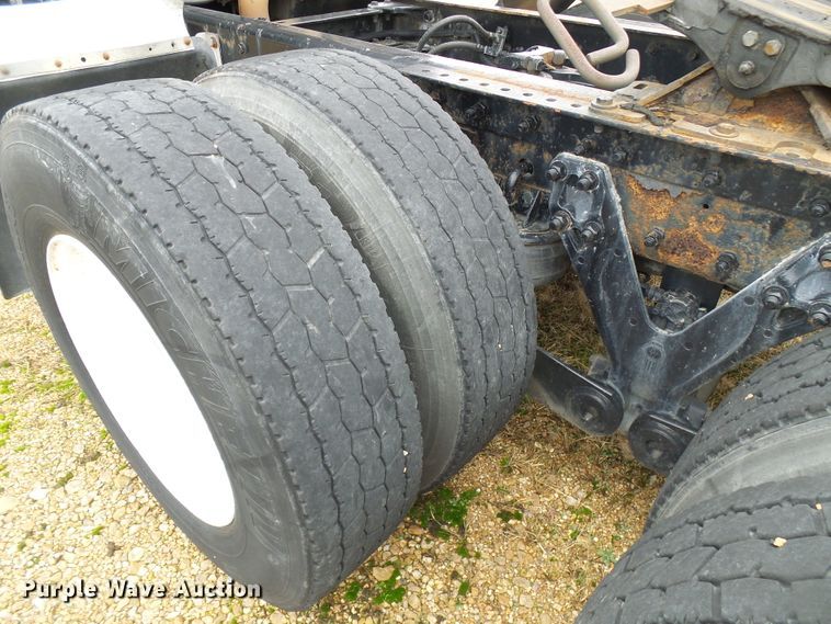 image for item DG5519 2007 Kenworth T600 semi truck