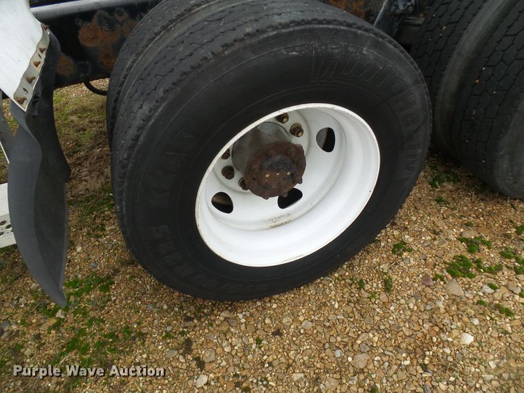 image for item DG5519 2007 Kenworth T600 semi truck