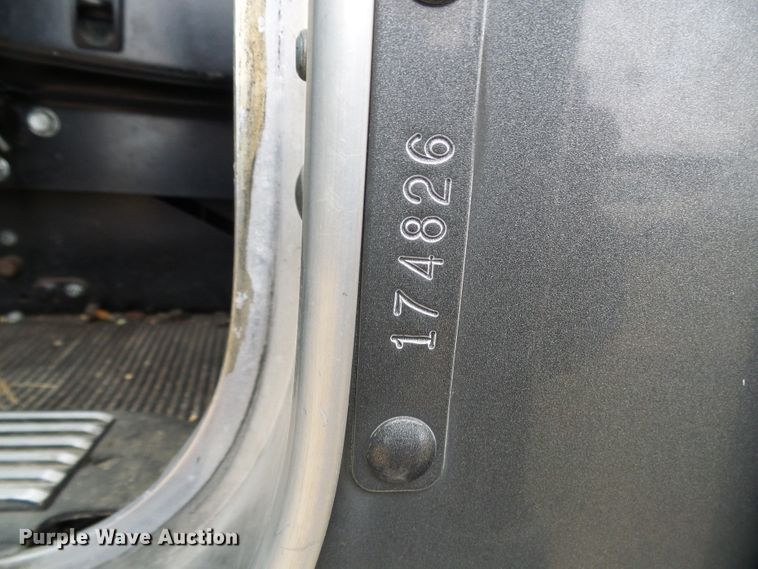 image for item DG5519 2007 Kenworth T600 semi truck