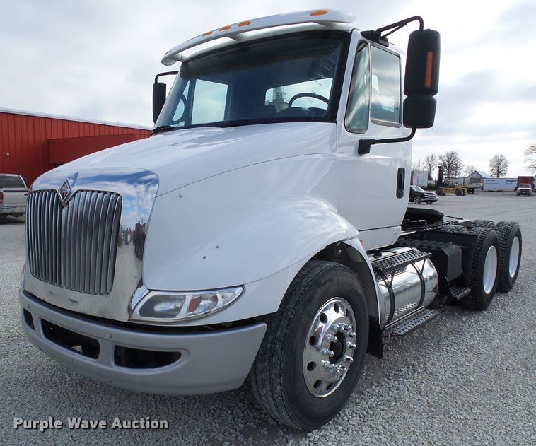 image for item DG5561 2005 International 8600 semi truck