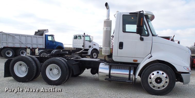 image for item DG5561 2005 International 8600 semi truck