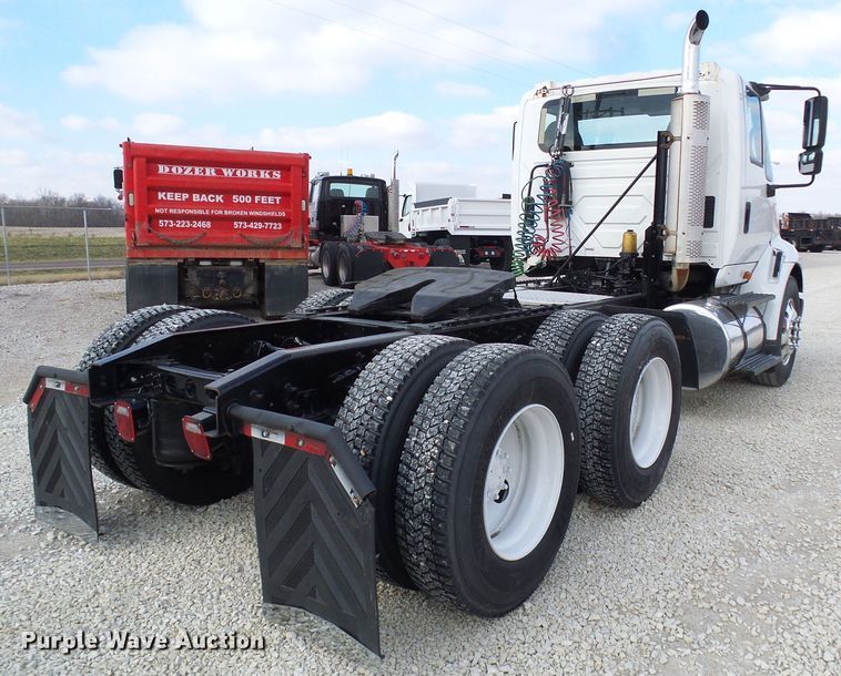 image for item DG5561 2005 International 8600 semi truck