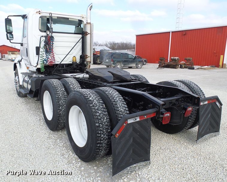 image for item DG5561 2005 International 8600 semi truck