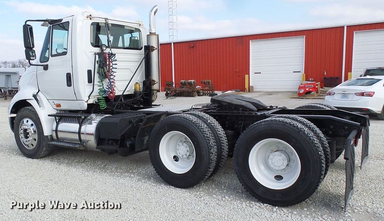 image for item DG5561 2005 International 8600 semi truck