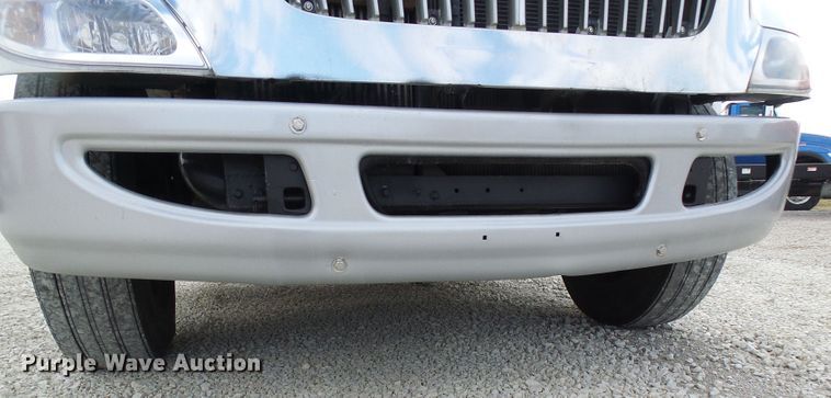 image for item DG5561 2005 International 8600 semi truck