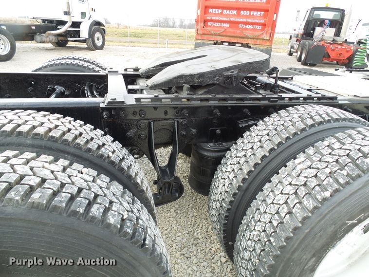 image for item DG5561 2005 International 8600 semi truck