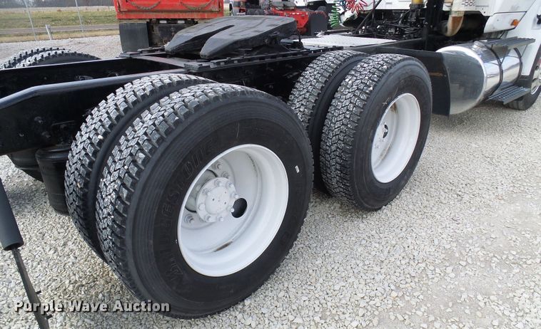 image for item DG5561 2005 International 8600 semi truck