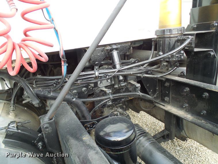 image for item DG5561 2005 International 8600 semi truck