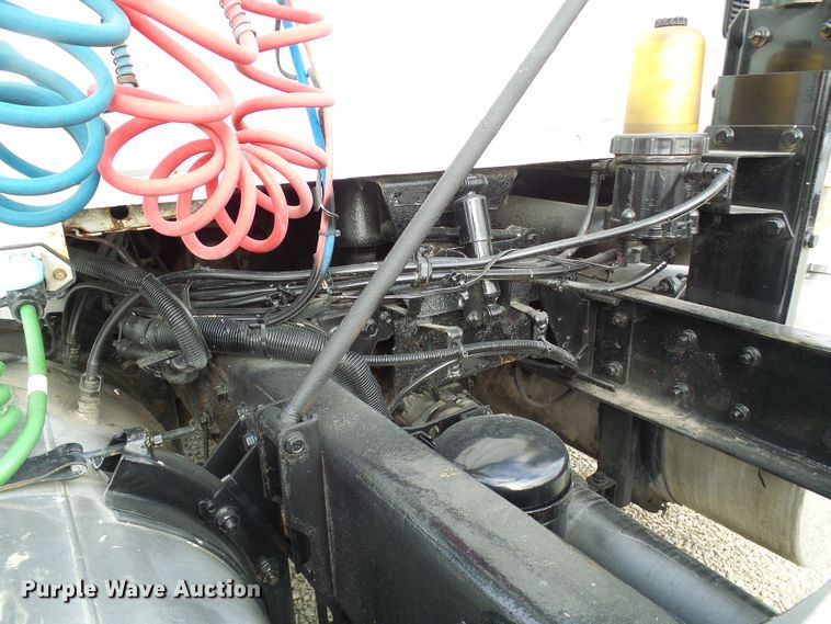 image for item DG5561 2005 International 8600 semi truck