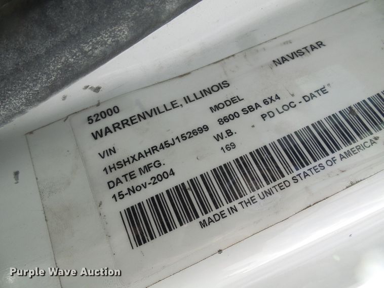 image for item DG5561 2005 International 8600 semi truck