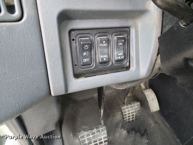 image for item DG5561 2005 International 8600 semi truck