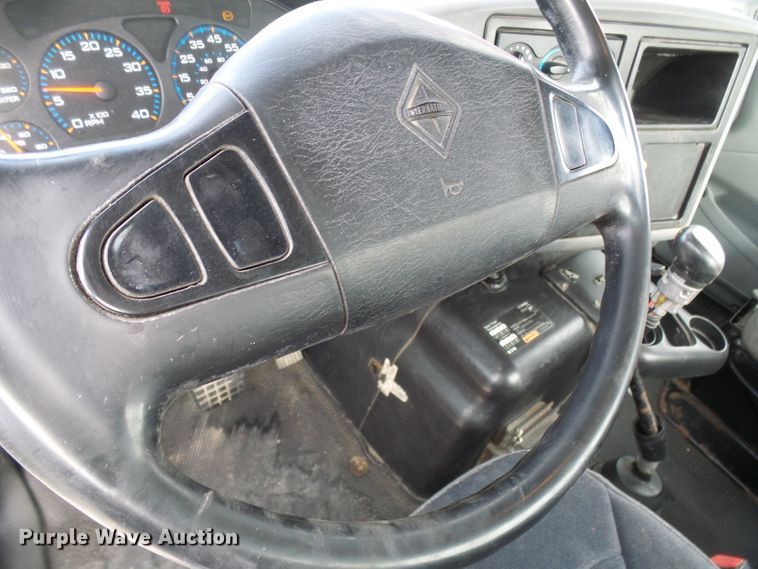 image for item DG5561 2005 International 8600 semi truck