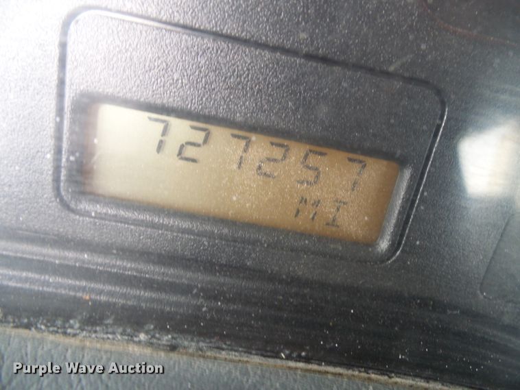 image for item DG5561 2005 International 8600 semi truck