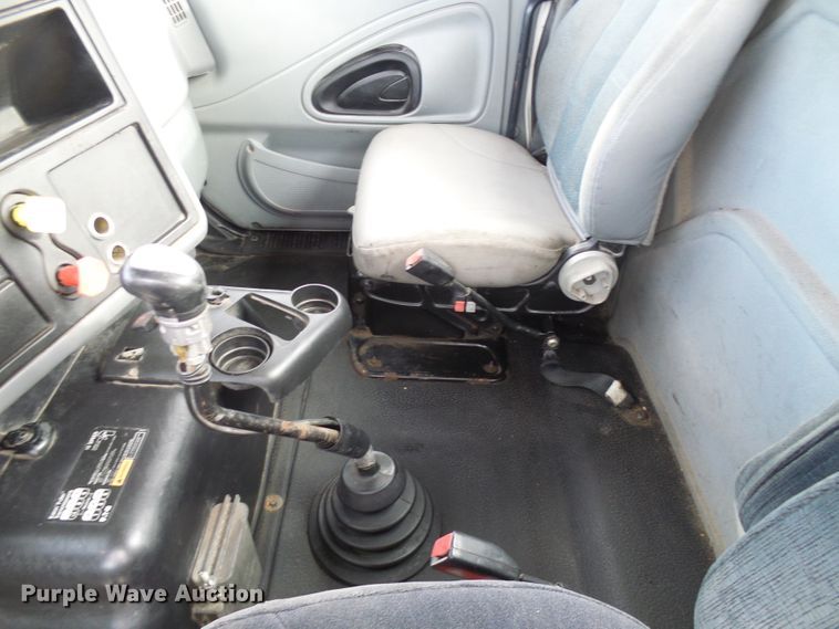 image for item DG5561 2005 International 8600 semi truck