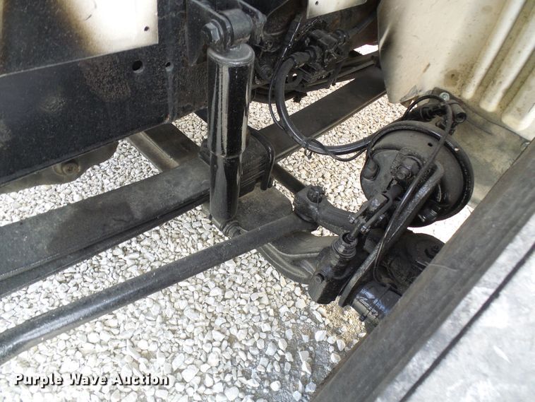 image for item DG5561 2005 International 8600 semi truck