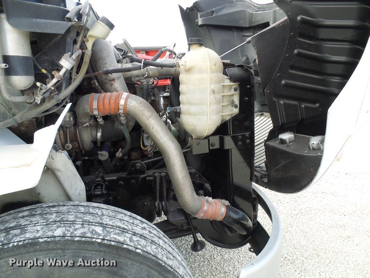 image for item DG5561 2005 International 8600 semi truck