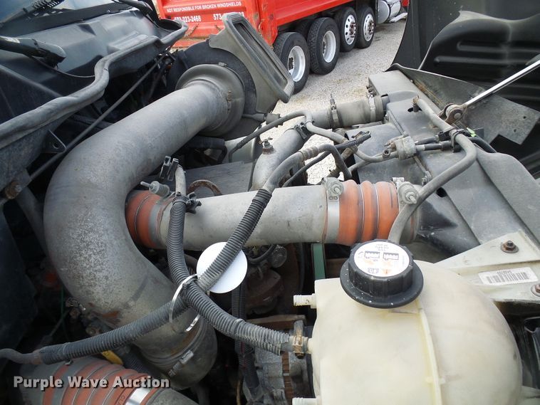 image for item DG5561 2005 International 8600 semi truck