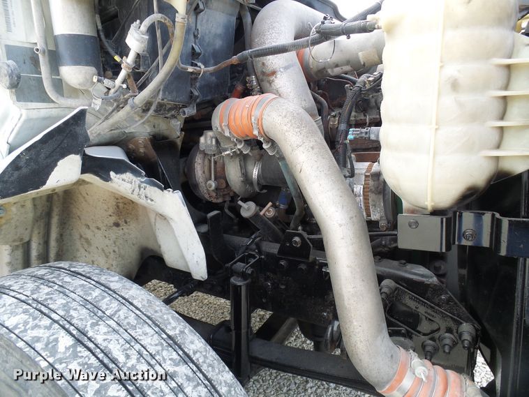 image for item DG5561 2005 International 8600 semi truck