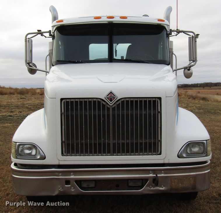 image for item DG6745 2005 International 9200 semi truck