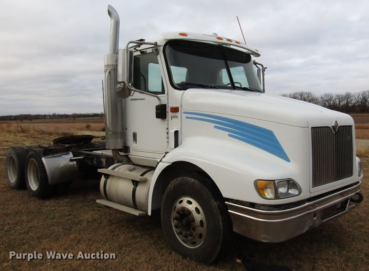 image for item DG6745 2005 International 9200 semi truck