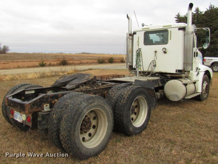 image for item DG6745 2005 International 9200 semi truck