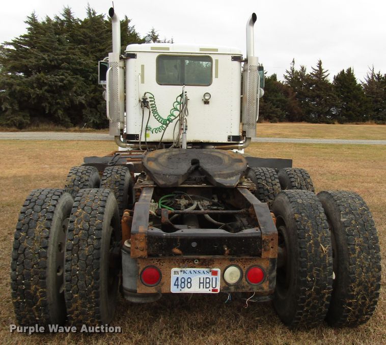 image for item DG6745 2005 International 9200 semi truck