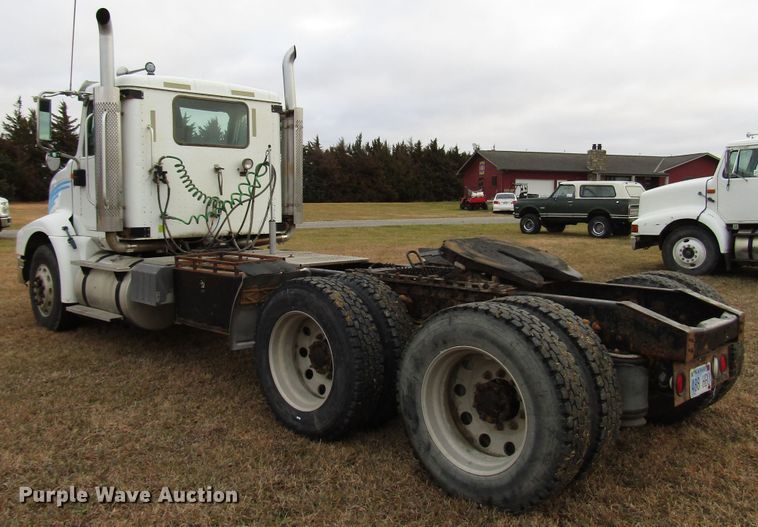 image for item DG6745 2005 International 9200 semi truck