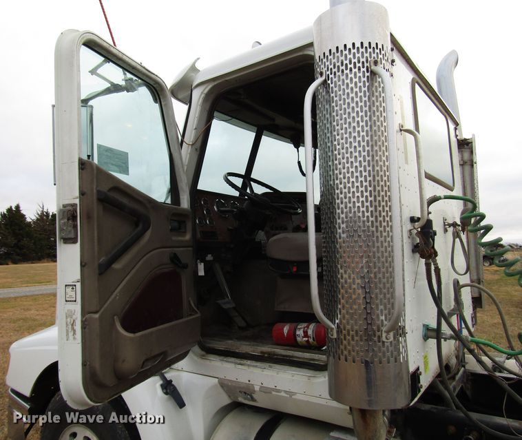 image for item DG6745 2005 International 9200 semi truck
