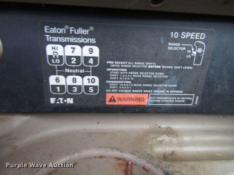 image for item DG6745 2005 International 9200 semi truck