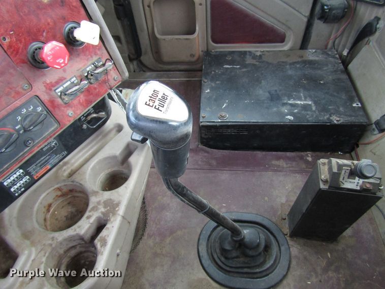 image for item DG6745 2005 International 9200 semi truck